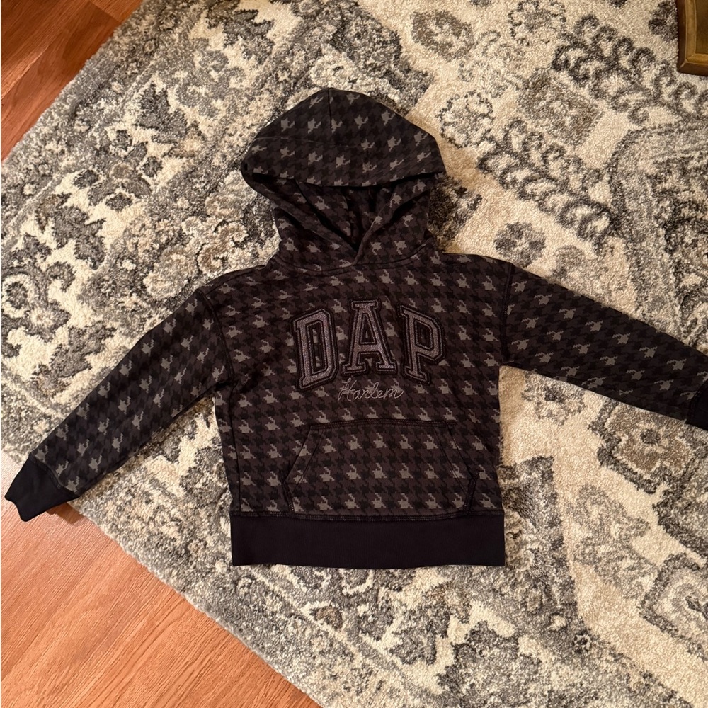 Never Worn Gap Hoodie 🤍
